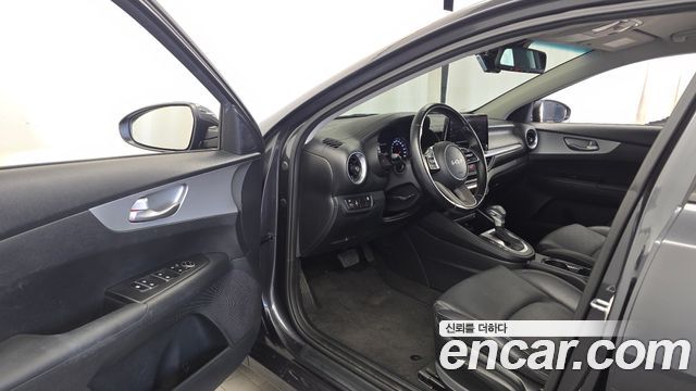 Kia K3 2022 — photo 13