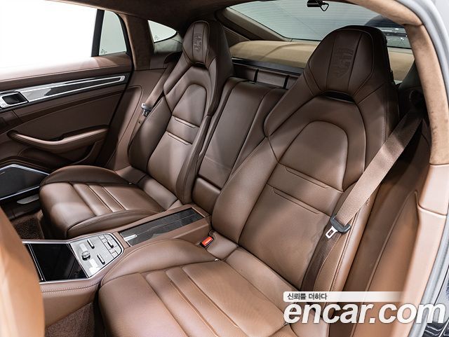 Porsche Panamera 2023 — photo 17