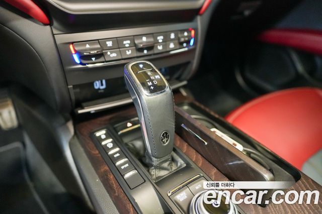 Maserati Ghibli 2021 — photo 11