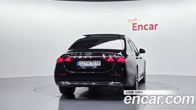 Mercedes-Benz E-Class 2025 — photo 4