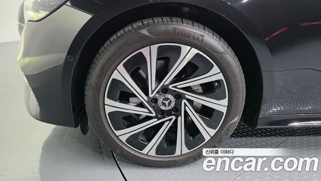Mercedes-Benz E-Class 2025 — photo 5