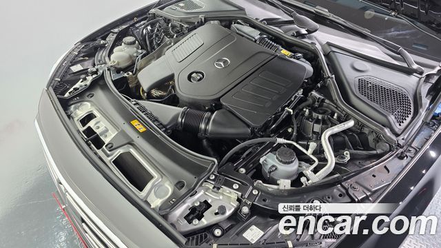 Mercedes-Benz E-Class 2025 — photo 6