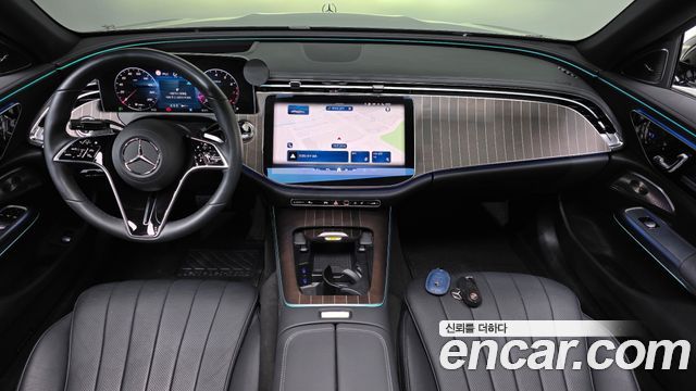 Mercedes-Benz E-Class 2025 — photo 10