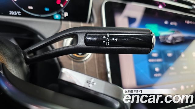 Mercedes-Benz E-Class 2025 — photo 12