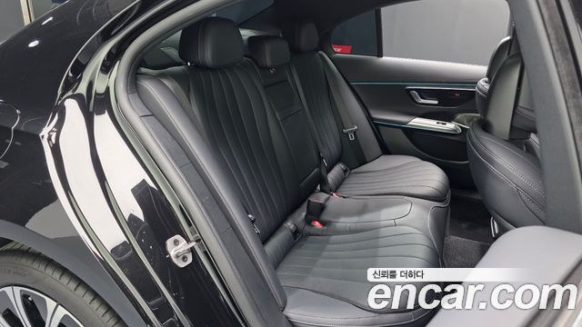 Mercedes-Benz E-Class 2025 — photo 17