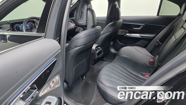 Mercedes-Benz E-Class 2025 — photo 18