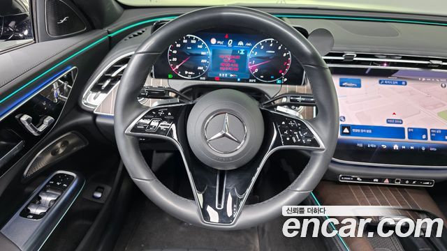 Mercedes-Benz E-Class 2025 — photo 19