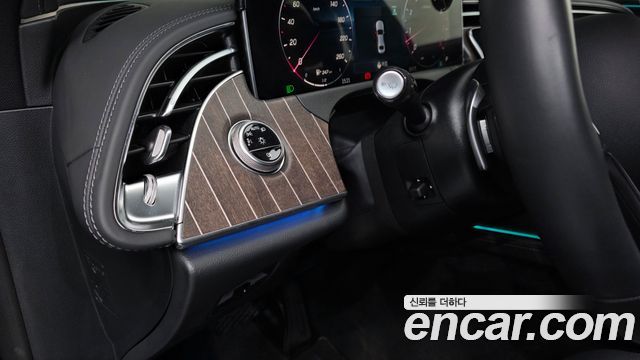 Mercedes-Benz E-Class 2025 — photo 24