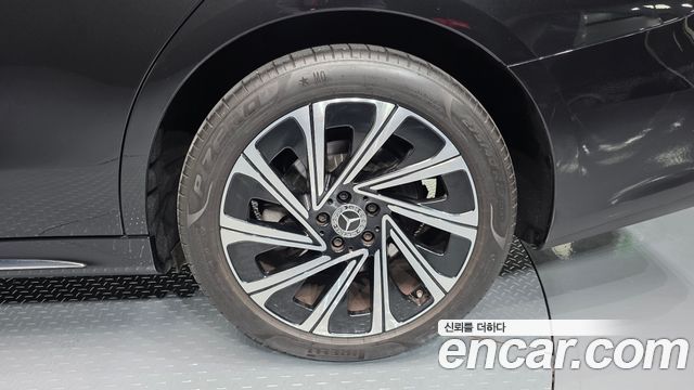 Mercedes-Benz E-Class 2025 — photo 7