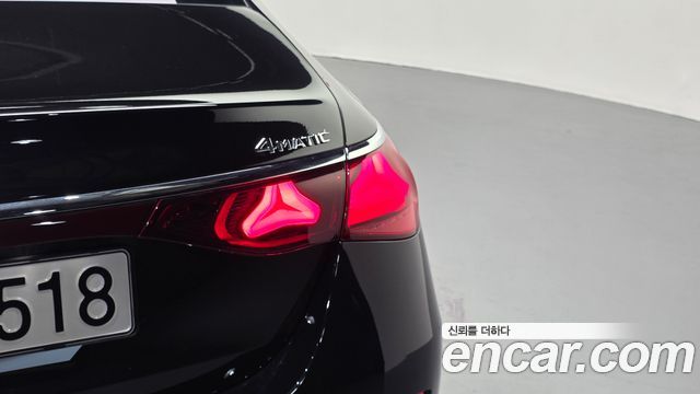 Mercedes-Benz E-Class 2025 — photo 9