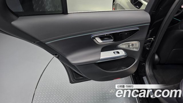 Mercedes-Benz E-Class 2025 — photo 15