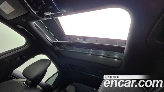 Mercedes-Benz E-Class 2025 — photo 31