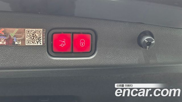 Mercedes-Benz E-Class 2025 — photo 32