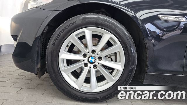BMW 5-Series 2011 — photo 5