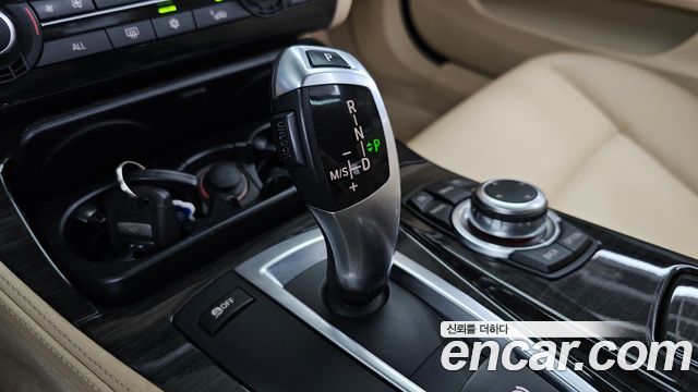 BMW 5-Series 2011 — photo 9