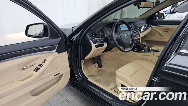 BMW 5-Series 2011 — photo 10