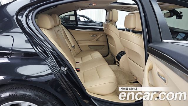 BMW 5-Series 2011 — photo 12