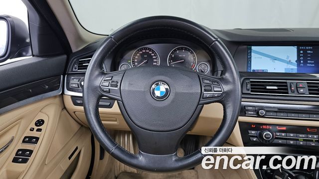 BMW 5-Series 2011 — photo 13