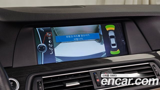 BMW 5-Series 2011 — photo 16