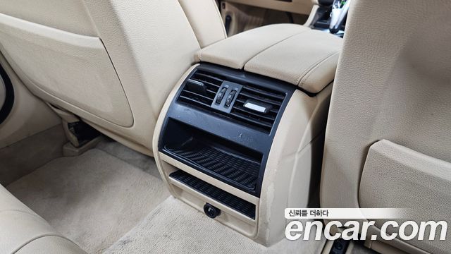 BMW 5-Series 2011 — photo 19