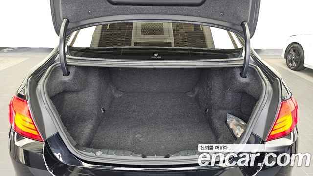 BMW 5-Series 2011 — photo 20