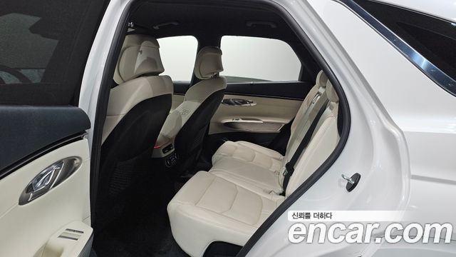 Genesis GV70 2022 — photo 18