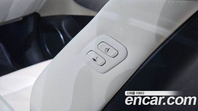 Genesis GV70 2022 — photo 26