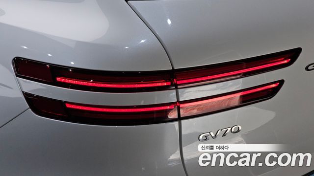 Genesis GV70 2022 — photo 9