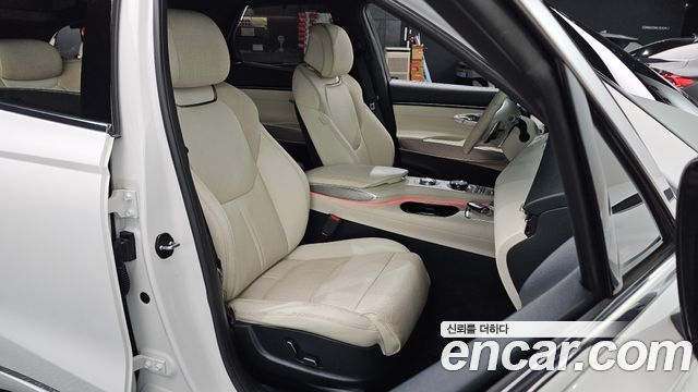Genesis GV70 2022 — photo 16