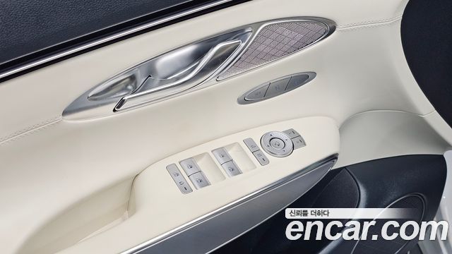 Genesis GV70 2022 — photo 27