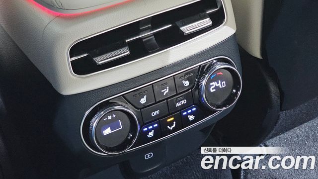 Genesis GV70 2022 — photo 29
