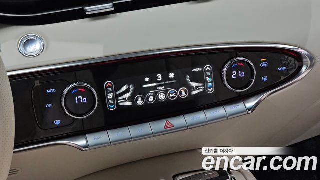 Genesis GV70 2022 — photo 30