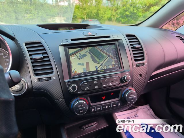 Kia K3 2015 — photo 11