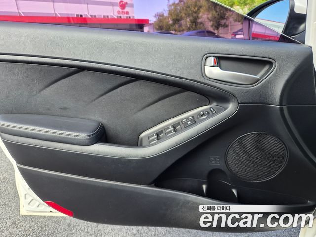 Kia K3 2015 — photo 15