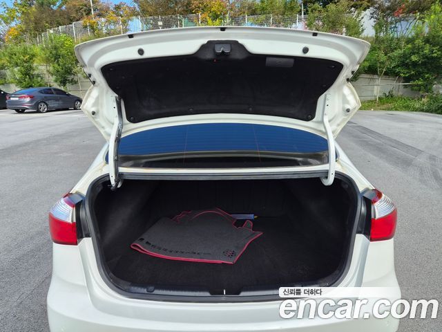 Kia K3 2015 — photo 18