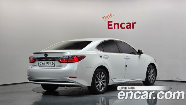 Lexus ES 2017 — photo 2