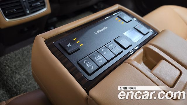 Lexus ES 2017 — photo 18