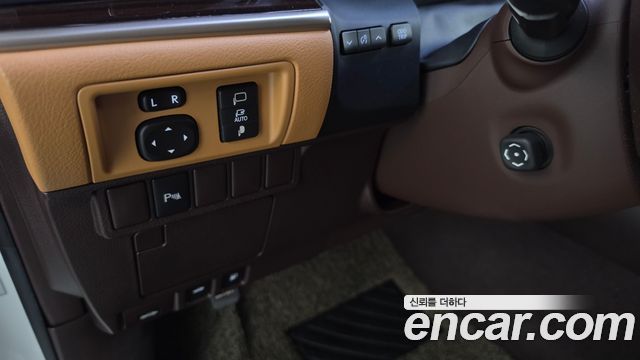 Lexus ES 2017 — photo 20