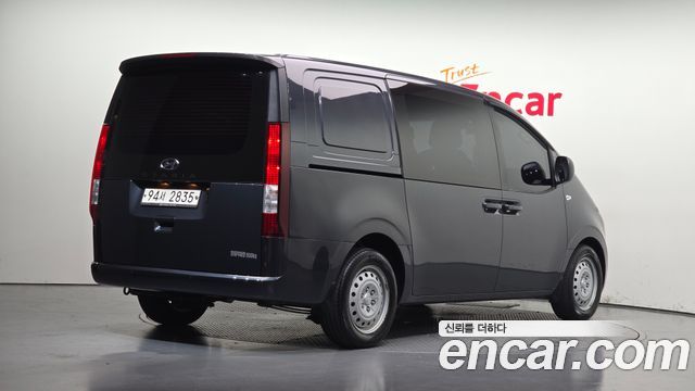 Hyundai Staria 2022 — photo 2