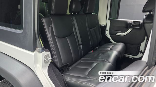 Jeep Wrangler 2013 — photo 11