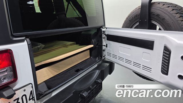 Jeep Wrangler 2013 — photo 20