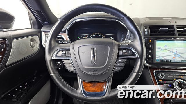 Lincoln Continental 2019 — photo 19