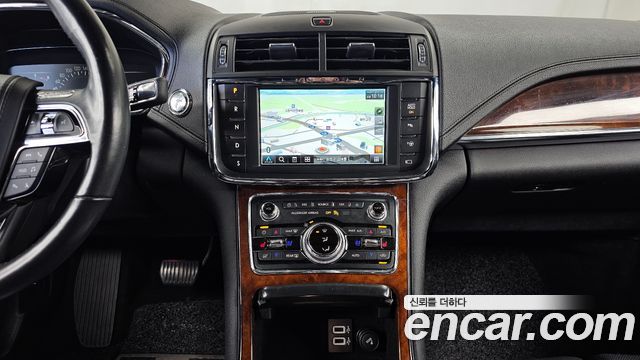 Lincoln Continental 2019 — photo 20