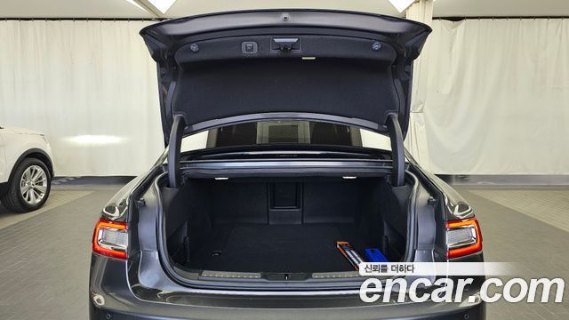 Lincoln Continental 2019 — photo 26