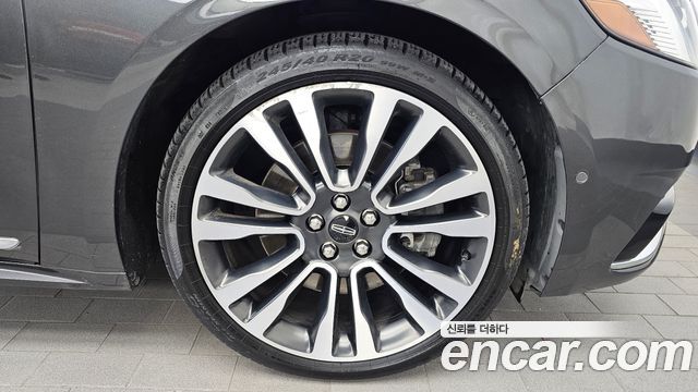 Lincoln Continental 2019 — photo 7
