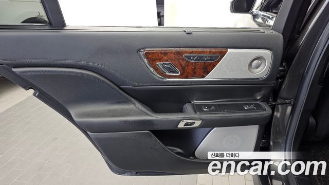 Lincoln Continental 2019 — photo 15