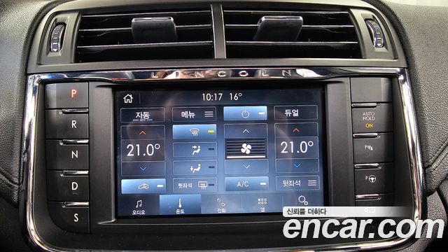 Lincoln Continental 2019 — photo 30