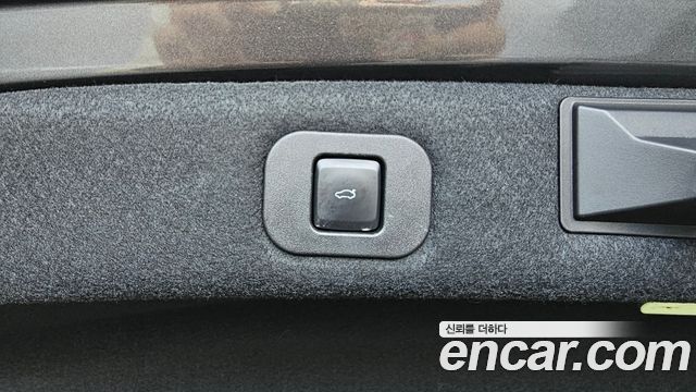Lincoln Continental 2019 — photo 32