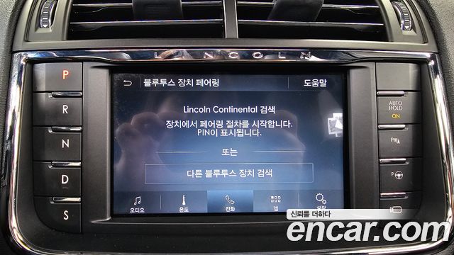 Lincoln Continental 2019 — photo 35