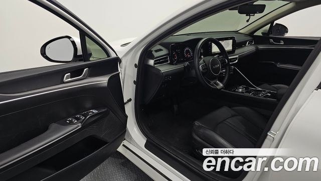 Kia K5 2023 — photo 17